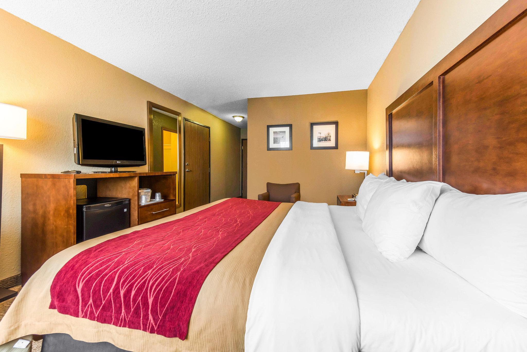 Comfort Inn & Suites Hays I-70 Экстерьер фото