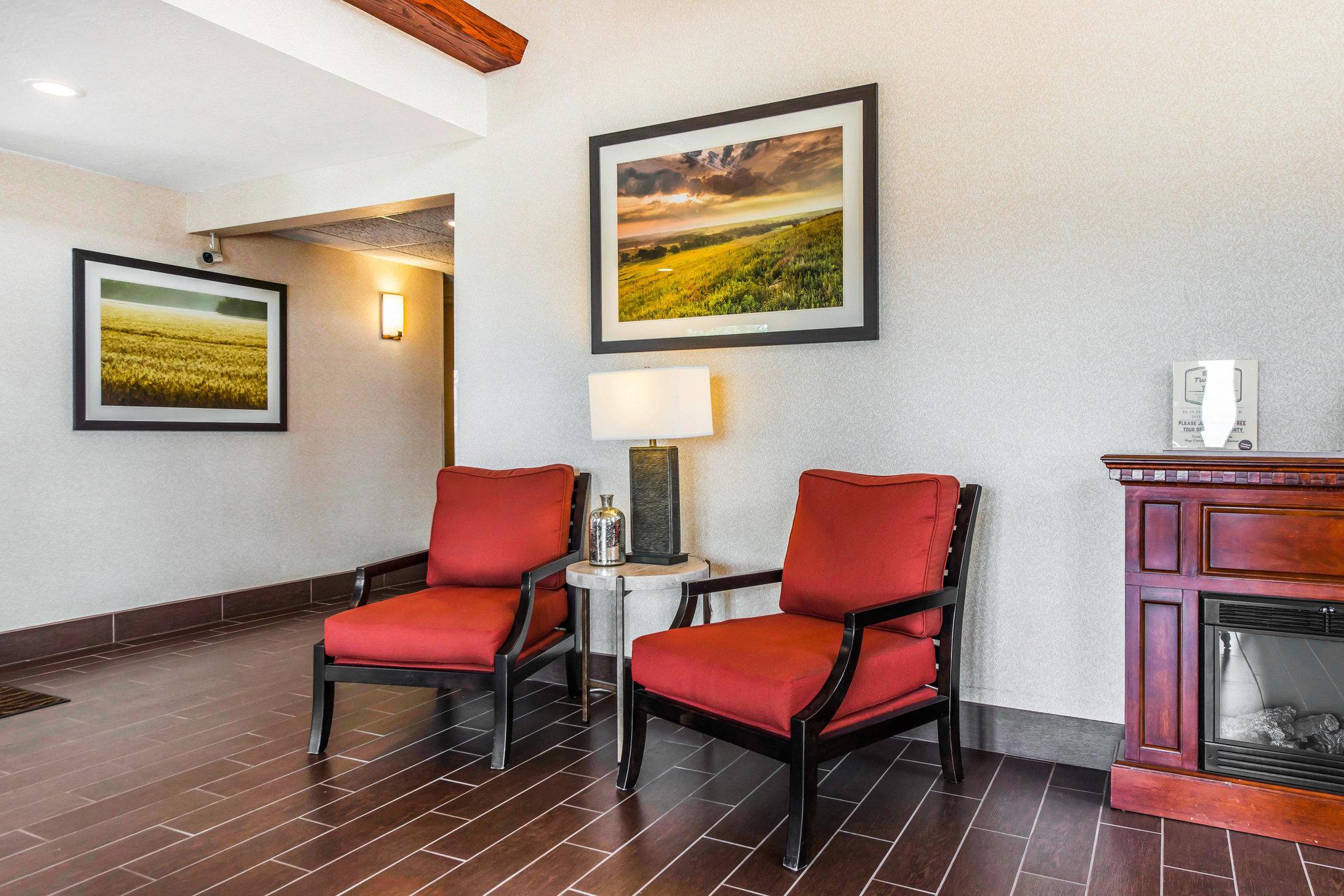 Comfort Inn & Suites Hays I-70 Экстерьер фото