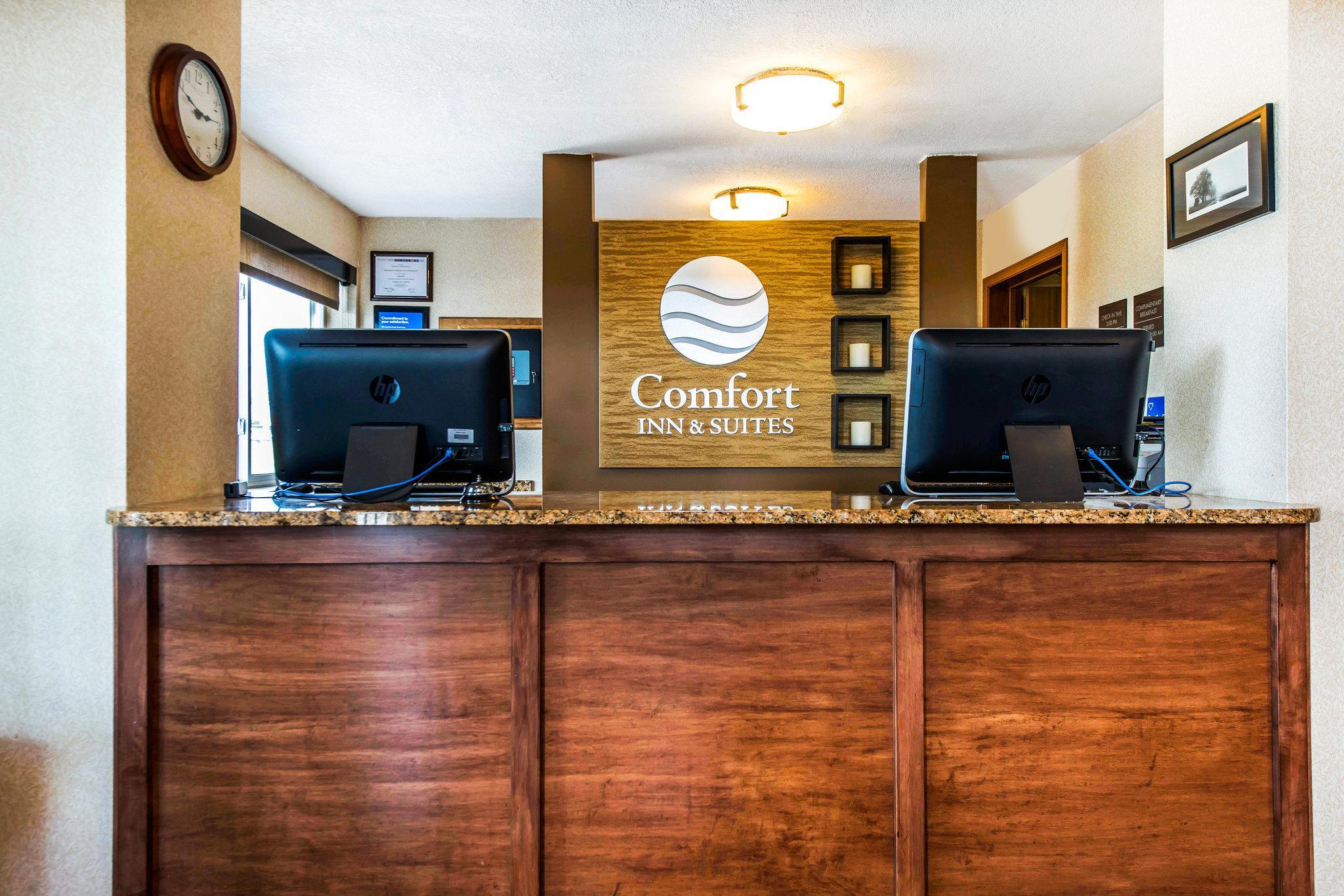 Comfort Inn & Suites Hays I-70 Экстерьер фото