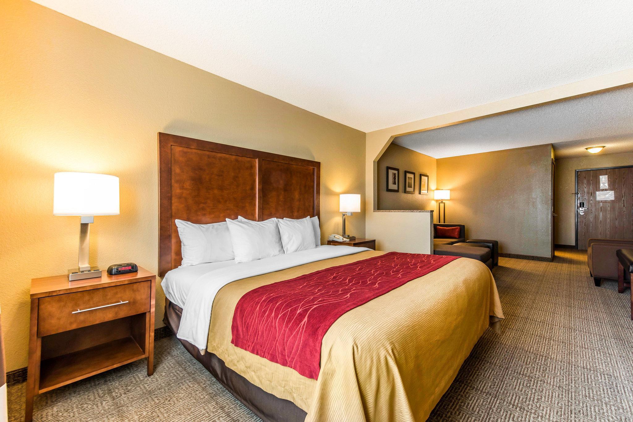 Comfort Inn & Suites Hays I-70 Экстерьер фото