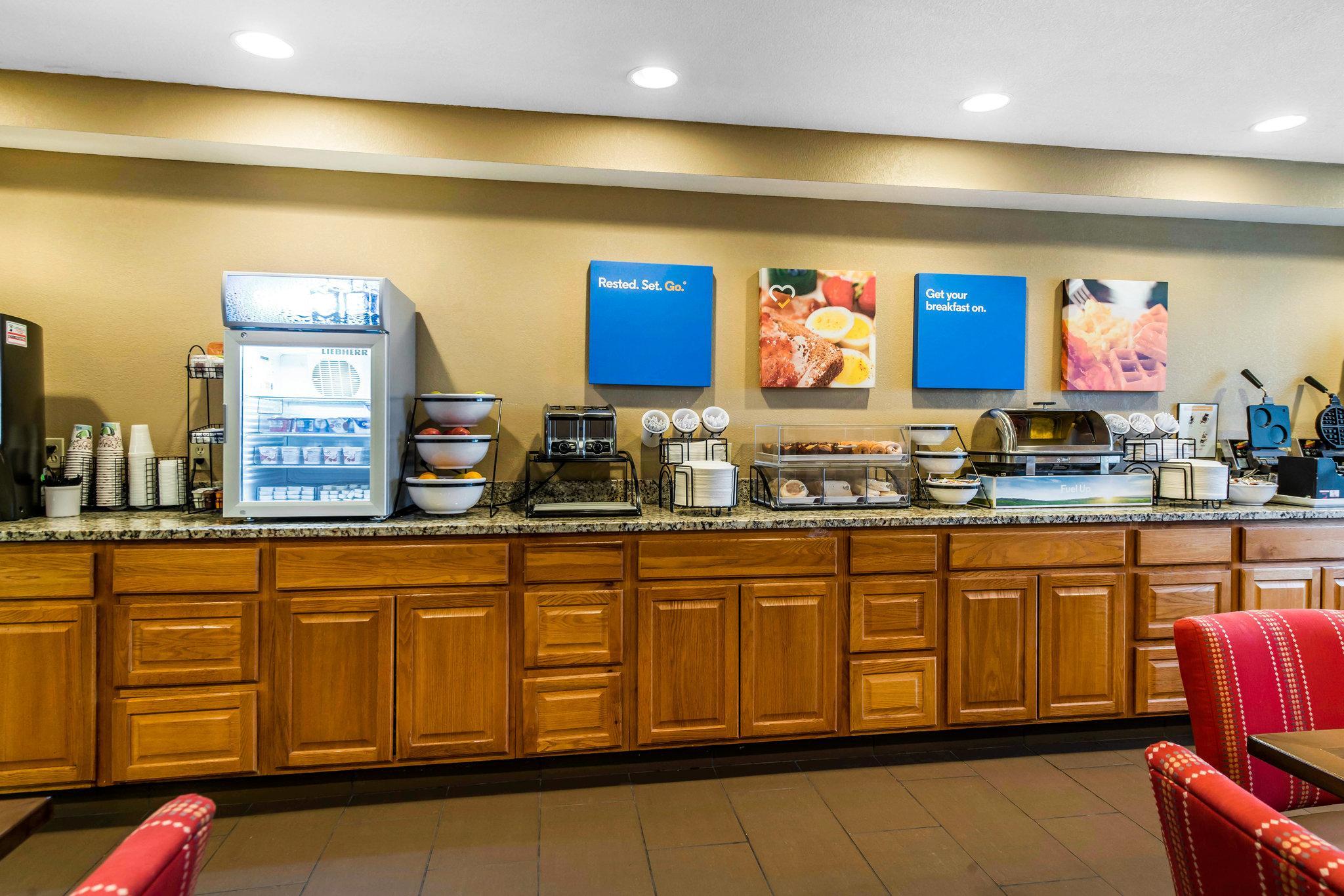 Comfort Inn & Suites Hays I-70 Экстерьер фото