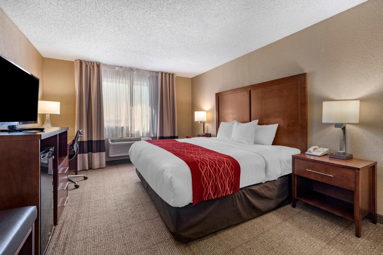 Comfort Inn & Suites Hays I-70 Экстерьер фото