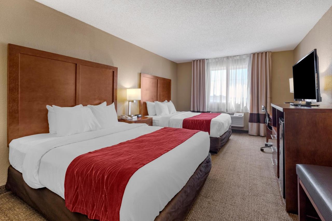 Comfort Inn & Suites Hays I-70 Экстерьер фото