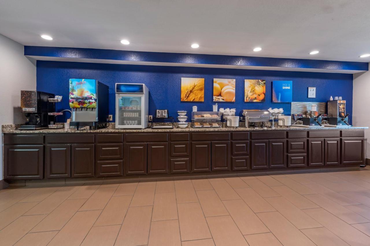 Comfort Inn & Suites Hays I-70 Экстерьер фото
