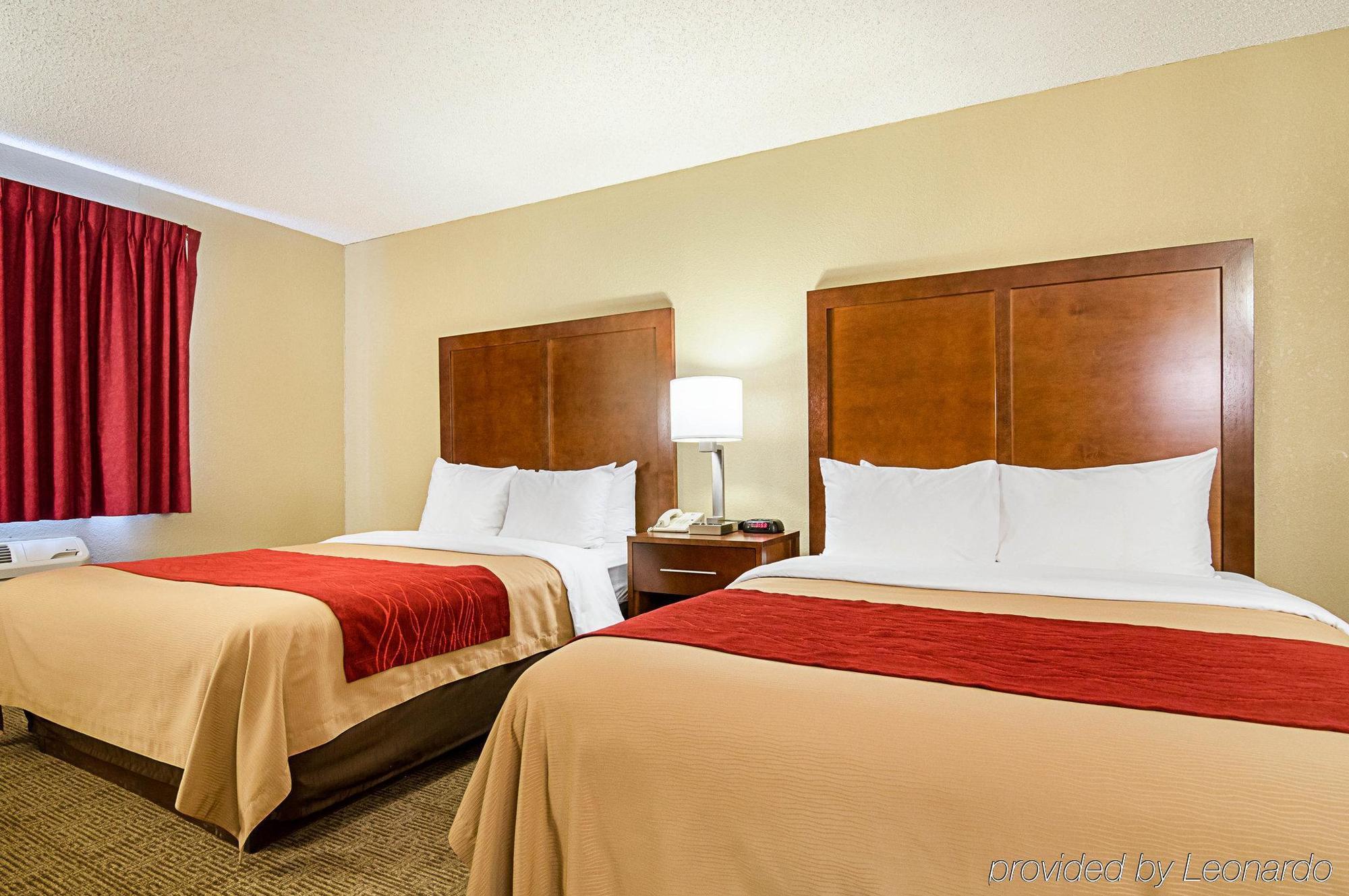 Comfort Inn & Suites Hays I-70 Экстерьер фото