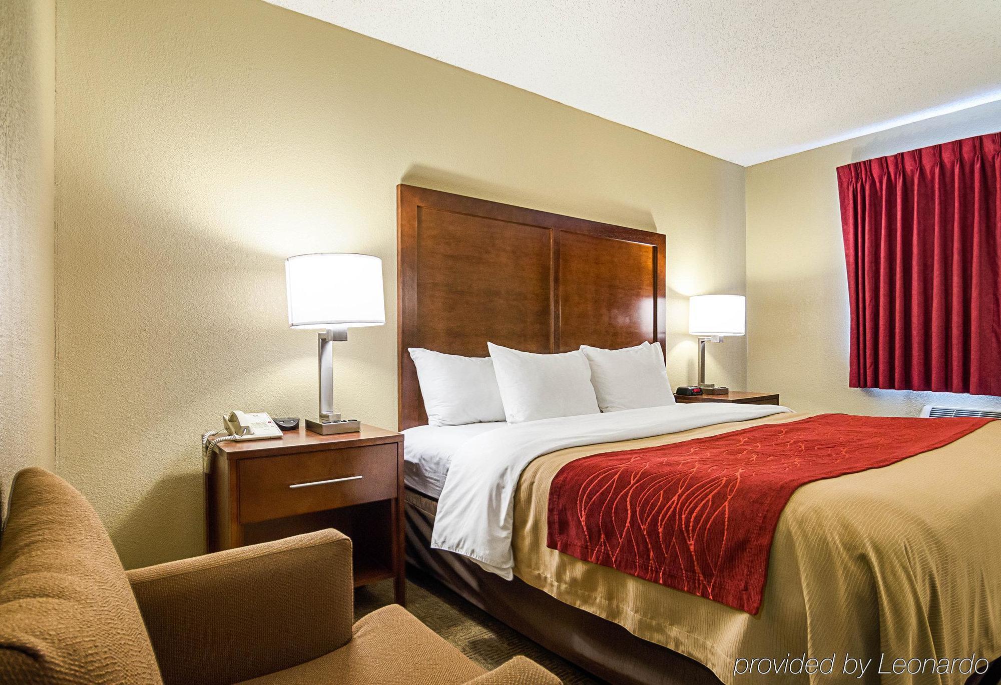 Comfort Inn & Suites Hays I-70 Экстерьер фото