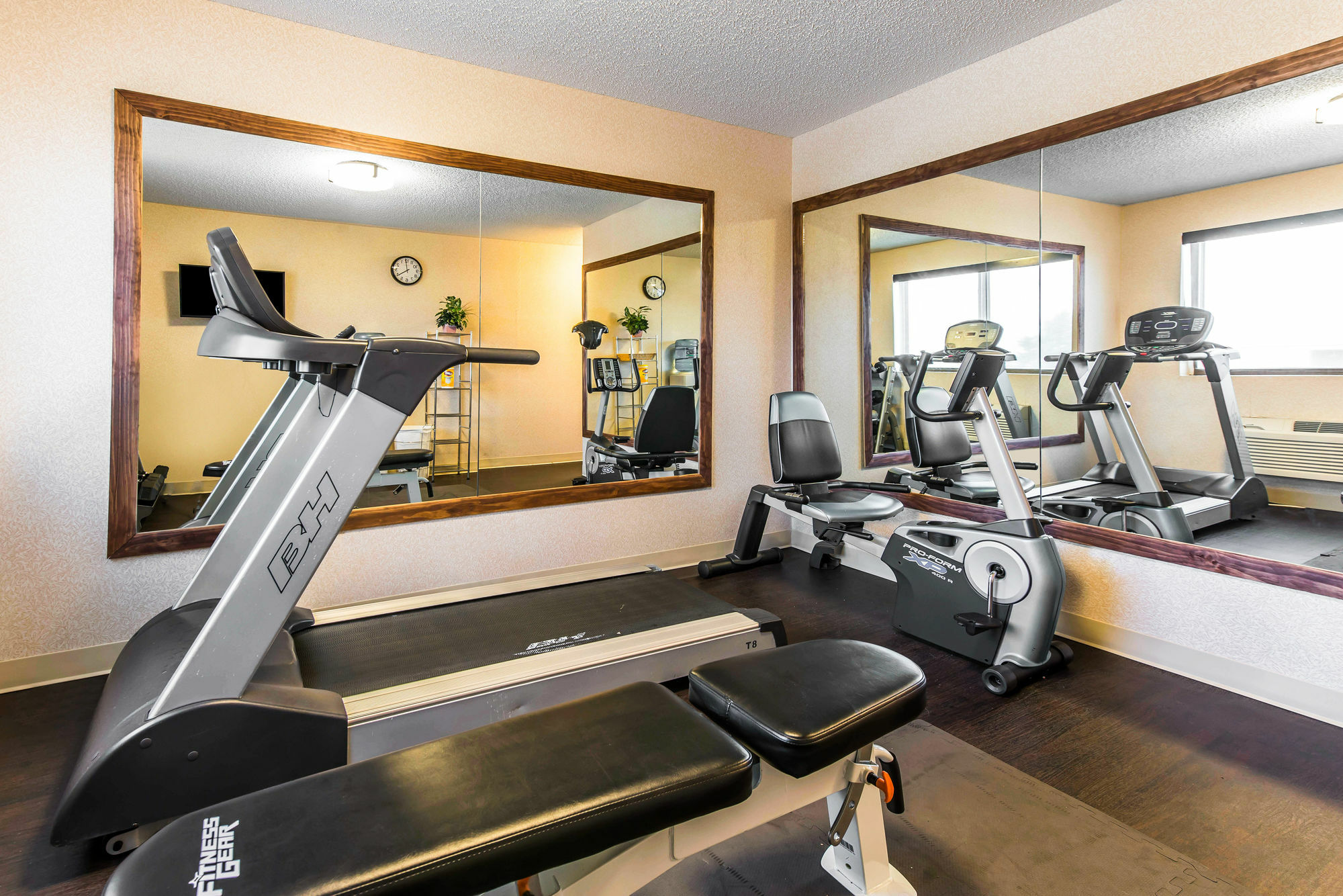 Comfort Inn & Suites Hays I-70 Экстерьер фото
